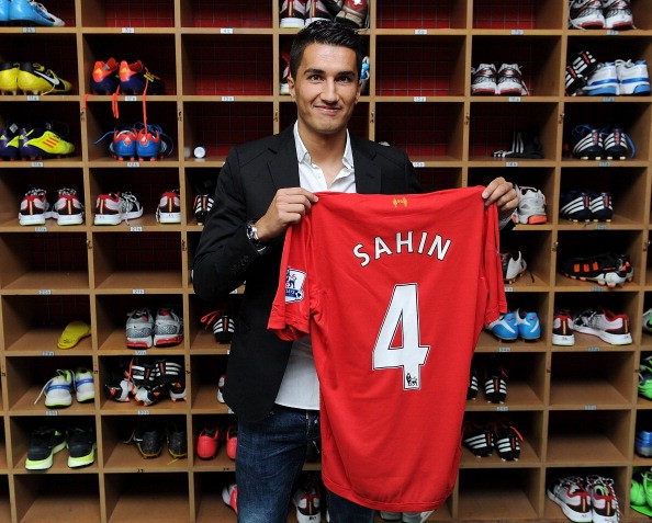 Sahin sẽ khoác áo số 4 tại Anfield...